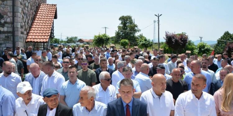 Në Gllogjan, nderohen heronjtë Burim Mustafaj, Shpend Malaj dhe Jeton Dedushaj