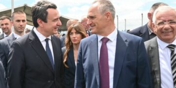 Hasani thotë se Kurti i dërgoi emisarë për t’ia kërkuar votën: E refuzova, nuk e vizitoi Gjykatën Speciale