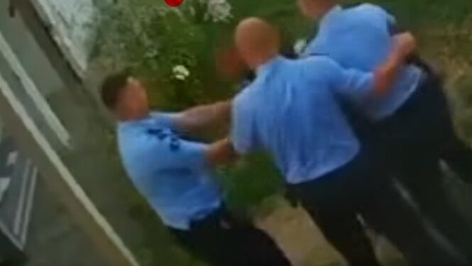 Arrestohen e suspendohen policët që ushtruan dhunë ndaj qytetarit të prangosur në Klinë – në ndalim 48 orë