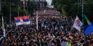 Studentët në Serbi paralajmërojnë mosbindje civile nëse nuk shpallen zgjedhjet