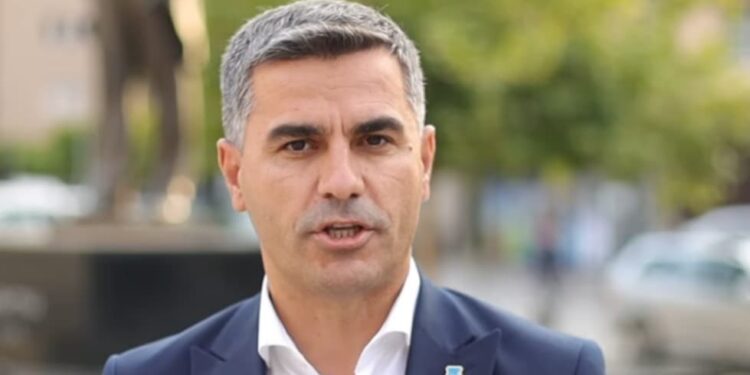 Si kandidat i pavarur? Xhafer Tahiri njofton se do të garojë për kryetar të Vushtrrisë, por nuk e përmend LDK-në