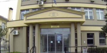 Sherr i përgjakshëm në oborrin e Gjykatës në Suharekë (VIDEO)