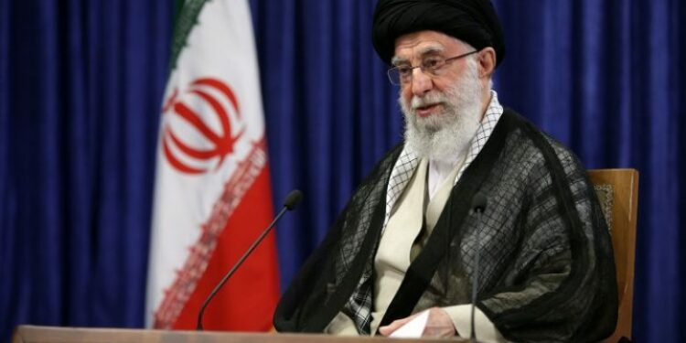 Khamenei i zhdukur nga publiku – Fshehja në bunker shkakton kaos në udhëheqjen iraniane