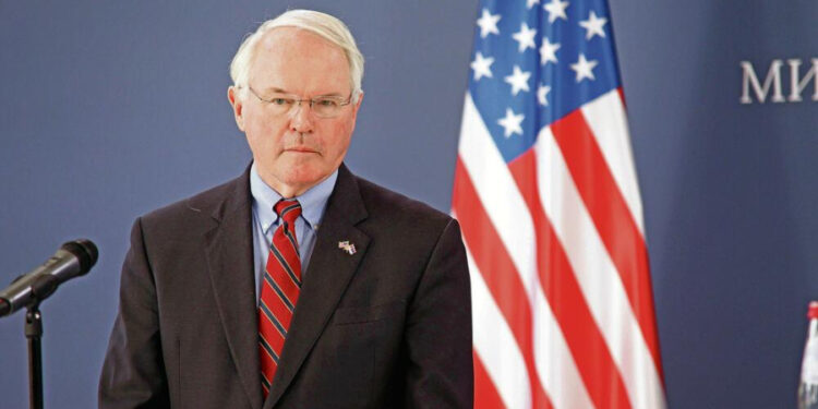 Hill: ShBA-ja s’do të ndërhyjë më si dikur – Kosova dhe Serbia t’i zgjidhin vetë problemet