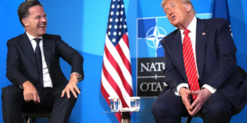 Trumpit i pëlqen nofka që i dha Rutte, e përdor pas kthimit në Amerikë: Babai është në shtëpi