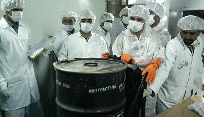 Uraniumi i pasuruar në 60% dhe alarmi i IAEA-s, sa afër është Irani me ndërtimin e bombës atomike?