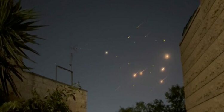 Sulmi i ri i Iranit ndaj Izraelit, Sky News publikon fotografi të momenteve kritike