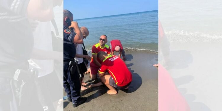 Kosovarja shpëtohet nga vrojtuesit në Shëngjin, rrezikonte të mbytej gjatë notit