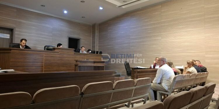 Mbrohen në heshtje tre zyrtarët e Komunës së Obiliqit të akuzuar për korrupsion