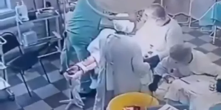 Tërmeti i fortë në Rusi i zë kirurgët në mes të operacionit, shikoni reagimin e tyre