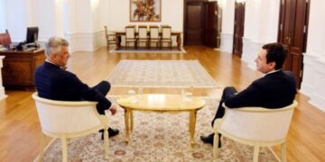 Dërgimi i FSK-së në veri në bazë të ujdisë Thaçi – NATO: Kurti dhe VV-ja dikur e denonconin ashpër këtë marrëveshje, sot krenohen