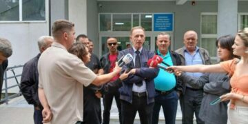 Punëtorët e sigurimit në QKUK hyjnë në grevë nga e premtja – kërkojnë zgjidhje për ndërprerjen e kontratave