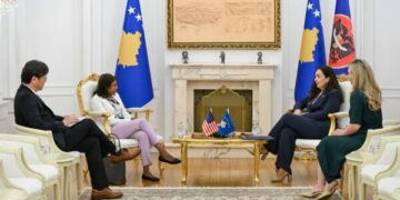 Osmani pret Prattipatin para konferencës së paralajmëruar për media, flasin për “zhvillimet në fushën e sigurisë”