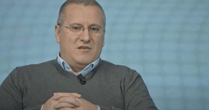 Smajljaj: Nuk mundet me qenë shoqëria në nivel e deputetët jo