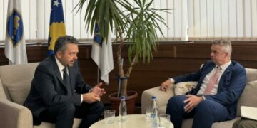 Hargreaves viziton KQZ-në, kërkon që të gjithë akterët të respektojnë ligjet dhe procedurat që mbështesin proceset demokratike