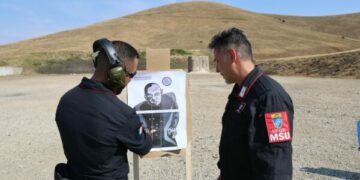 Njësiti special i KFOR-it teston gatishmërinë me armatim të vërtetë në Prishtinë