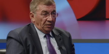 Bajrami: Po shtrëngohem kur po shoh studentë të mi të dobët duke folur për Kushtetutën si ekspertë
