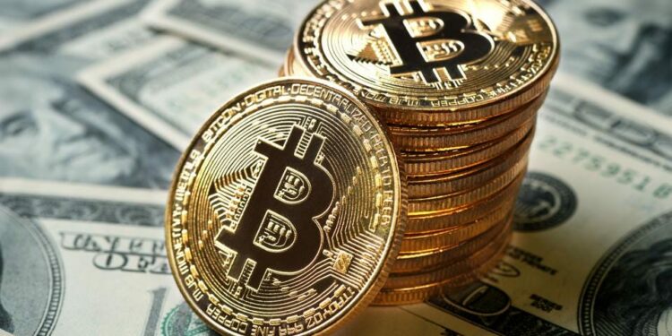 Bitcoin arrin nivelin historik prej 118.400 dollarësh