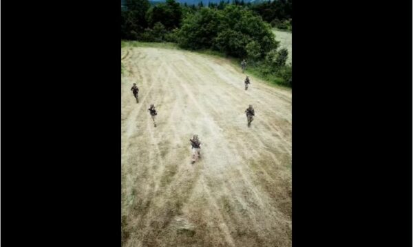 KFOR sjell pamje nga patrullimet e ushtarëve italianë në Kosovë