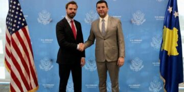 Krasniqi takon zyrtarin e lartë të DASH, Brendan Hanrahan: SHBA-të mbeten aleati ynë më i rëndësishëm – Kosova partnere e palëkundur e tyre