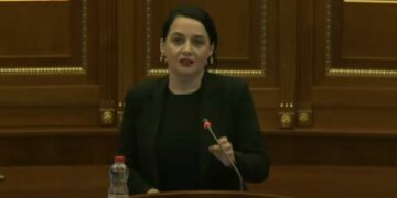 “Bingo”, Fitore Pacolli “e gjen” palën bllokuese në Kuvend, kërkon t’iu merren mandatet: S’mund të vazhdojmë kështu