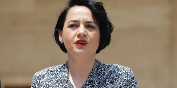 Fitore Pacolli: S’mund të vazhdojmë më kështu, t’u merren mandatet deputetëve që s’po votojnë