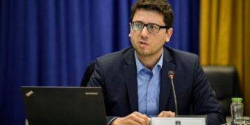 Murati e quan institucion të kapur OSHP’në që pezulloi tenderin 137 milionësh të KEK, thotë se ‘opozita’ po gëzohet