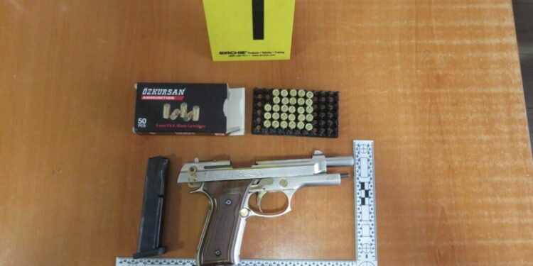 Arrestohet një M.I. për armëmbajtje pa leje në Mitrovicë, i konfiskohet pistoleta me 28 fishekë