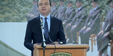 Kurti uron oficerët e rinj të FSK-së: Ushtria jonë po bëhet më e fortë çdo ditë