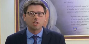 “Bre rrenca, qysh s’po ju vjen marre”-Hekuran Muratit i ndodh e papritura në Kuvend