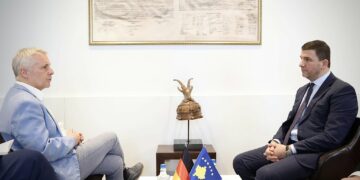 Krasniqi pret ambasadorin gjerman – diskutojnë për bllokadën politike dhe rrugëdaljen nga kriza