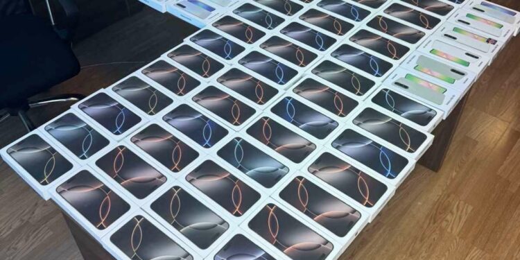 Dogana sekuestron sasi të konsiderueshme të telefonave të kontrabanduar, me vlerë mbi 64 mijë euro