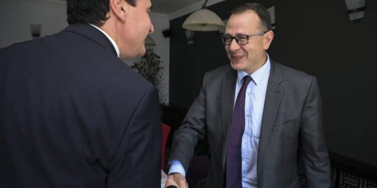 Kurti pret në takim ambasadorin e Turqisë, diskutojnë zhvillimet e fundit në vend