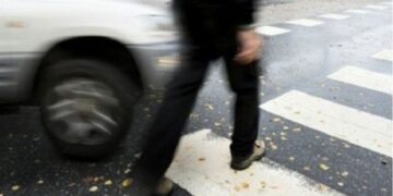 Zyrtari policor goditet nga vetura gjatë detyrës në Prishtinë – përfundon në QKUK