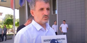 Miftaraj proteston para Kuvendit: As pas katër muajsh, nuk kemi Qeveri