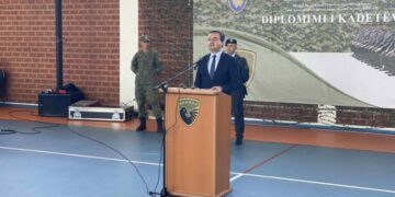 Kurti në diplomimin e kadetëve: Ushtria jonë po ecën me hapa të shpejtë drejt zhvillimit