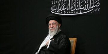 Udhëheqësi suprem i Iranit shfaqet në publik për herë të parë që nga fillimi i luftës me Izraelin