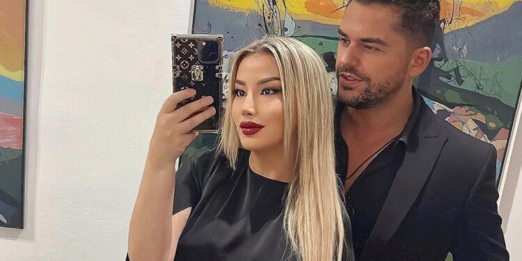 Shpat Kasapi mohoi se janë ndarë, Selvija ‘godet’ me postimin e fundit