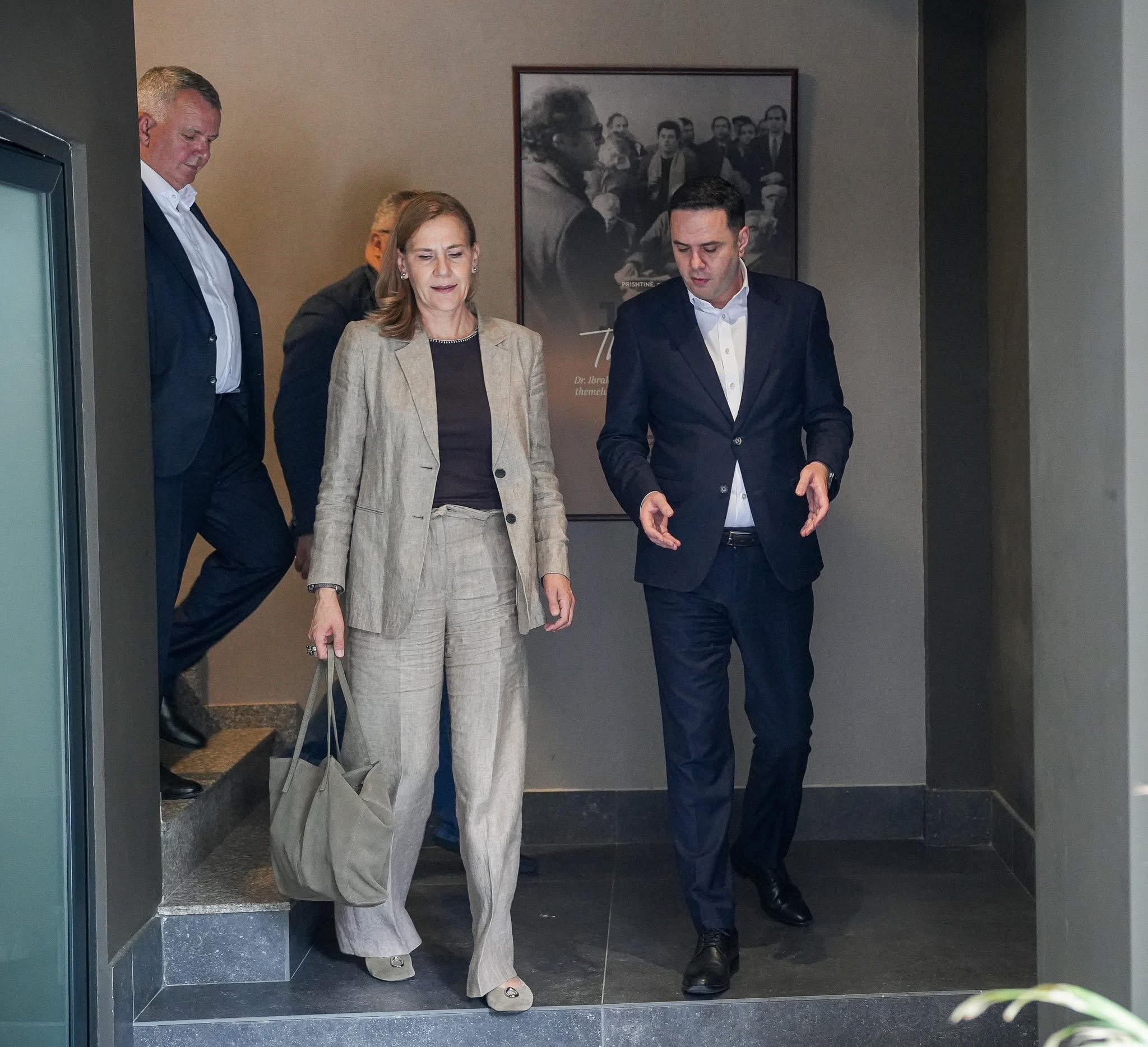 Abdixhiku pret ambasadoren kroate, folin për bllokadën në Kuvendin e Kosovës