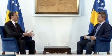 “Dikujt i duhen 15 vjet, dikush i merr me një intervistë”: Gazetari i RTK-së reagon për 100 mijë eurot e Blerim Haxhiajt