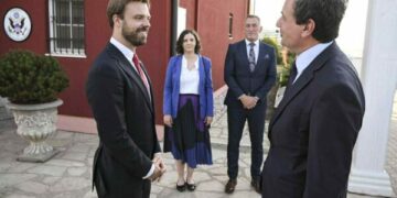 Kurti me Rashiqin e Rizvanollin në rezidencën e diplomates amerikane për takim me zyrtarin e DASH – çfarë u diskutua sipas tij?