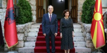 Begaj në Ohër me ftesë të presidentes Davkova: Shqiptarët në Maqedoninë e Veriut janë garanci për progres
