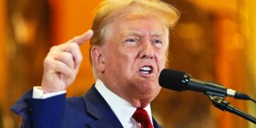 Trump arrin marrëveshje me NATO-n për të armatosur Ukrainën, paralajmëron Rusinë për sanksione