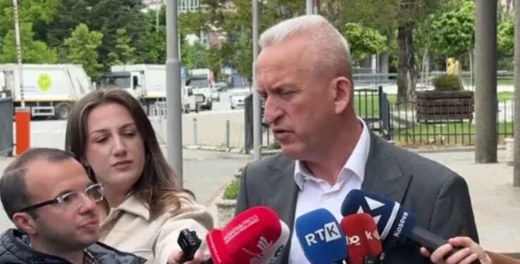 Qalaj para fillimit të seancës: S’po shoh sinjal për ndryshim
