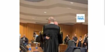 Gazetari i famshëm italian shpërthen në lot pasi e fiton gjyqin ndaj mafies: Ma vodhën jetën