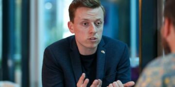 Berlin: Deputeti gjerman kërkon që të drejtat e shqiptarëve në Serbi të trajtohen si të serbëve në Kosovë