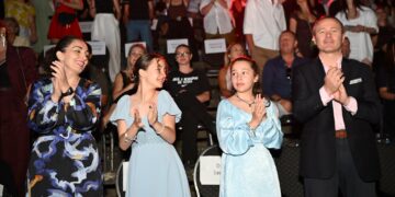 “Udhëtim i paharrueshëm” – Presidentja e shijoi nga afër koncertin e Armend Rexhepagiqit