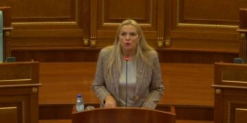 Time Kadrijaj: Zoti e ruajtë këtë popull prej Albin Kurtit
