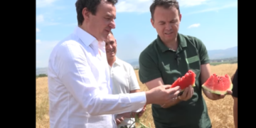 Iu dogj gruri, fermeri i indinjuar: Kryeministri hajke bostan, nuk i interesojë me na vizitu