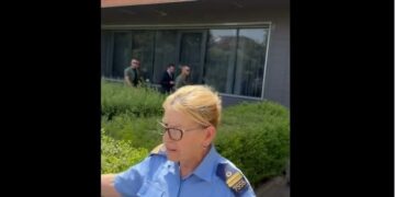 “O Albin” –Qytetari që në oborr të Kuvendit akuzoi Fitore Pacollin për hajni, ‘përballet’ edhe me Albin Kurtin